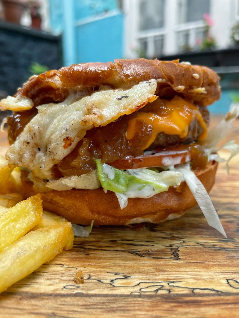 🍔 Вработуваме – Готвач во Burgerslut! 🍔